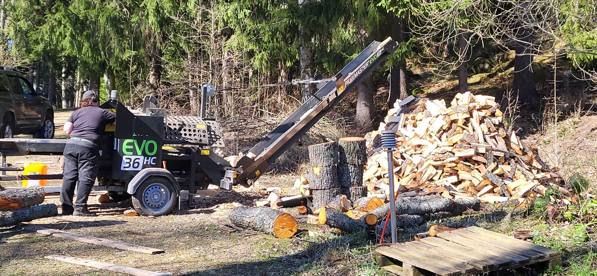 Ammattitason klapikone käytössä asiakkaan pihalla – kuva 1
